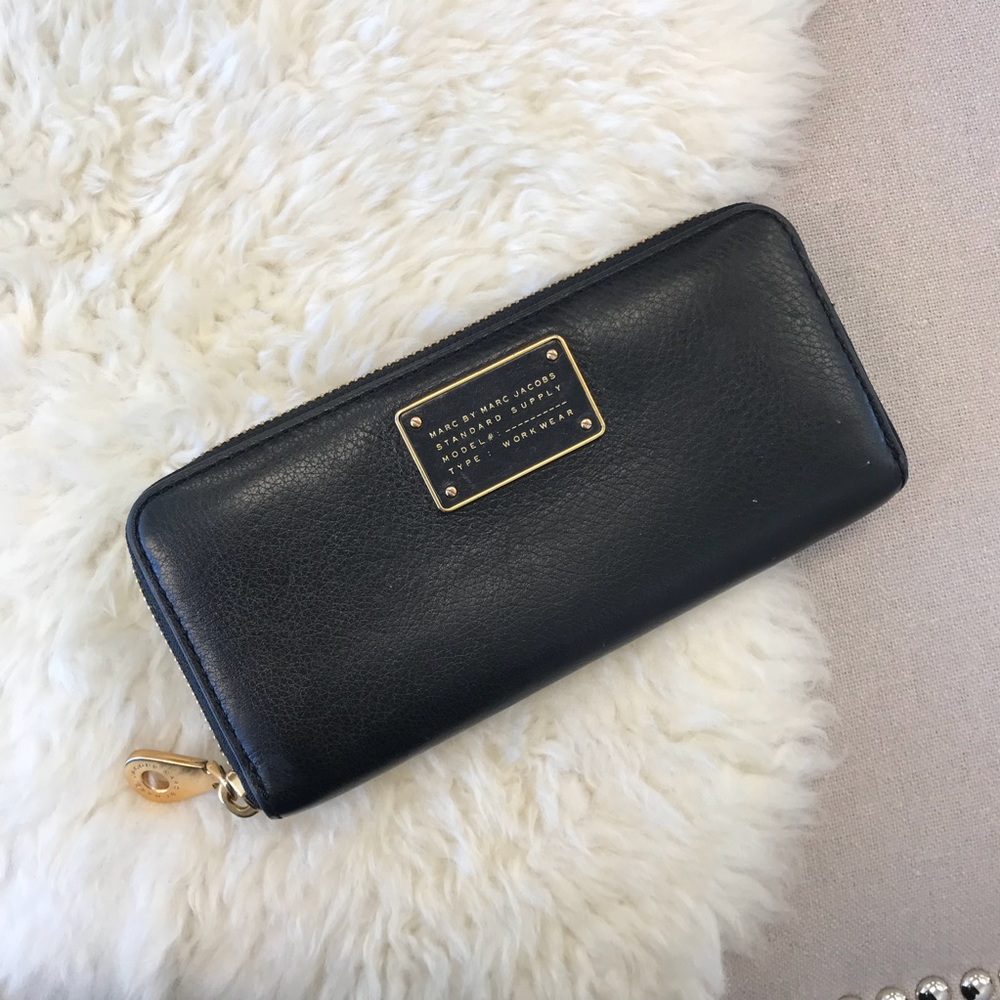 Marc Jacobs Zip up wallet